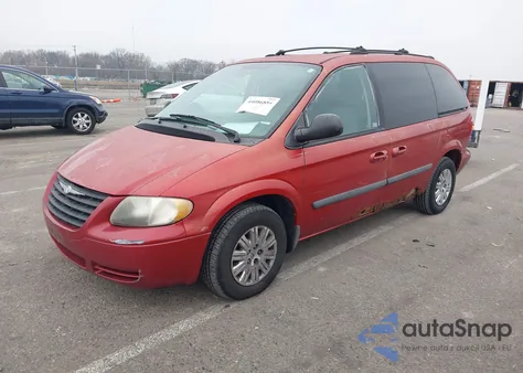 2005 Chrysler Town & Country z USA, uszkodzony, nr VIN 1C4GP45R15B439731